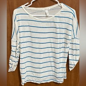 Quarter-sleeved, striped white and blue shirt.